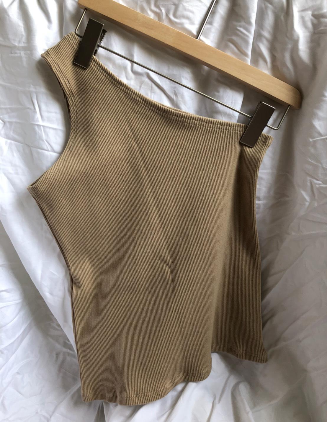 The Freckled Market - เสื้อกล้ามไหล่เดี่ยว ผ้าrib ผ้ายืดญี่ปุ่น