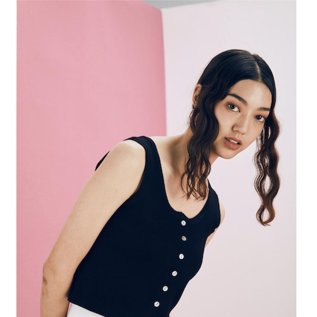 EVERYDAY APPARELS เสื้อครอปแขนกุดกระดุมหน้า ผ้านิต ผู้หญิง button knit crop EVERYDAY APPARELS เสื้อครอปแขนกุดกระดุมหน้า ผ้านิต ผู้หญิง button knit crop