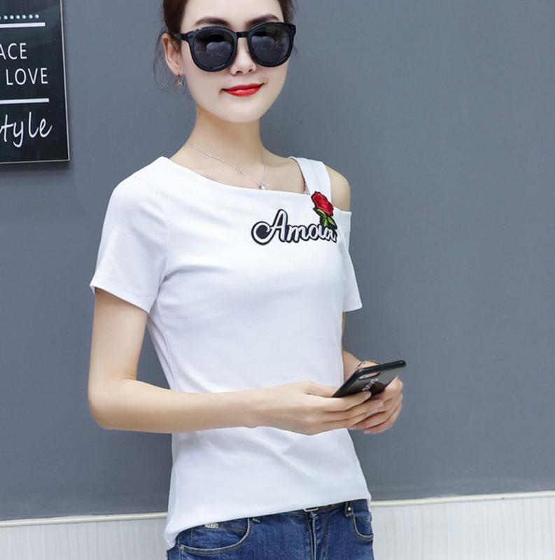 เสื้อยืดแขนสั้นผู้หญิง สไตล์เกาหลีZASHION Semi Off Shoulder Slim Fit Embroidered Tee Top