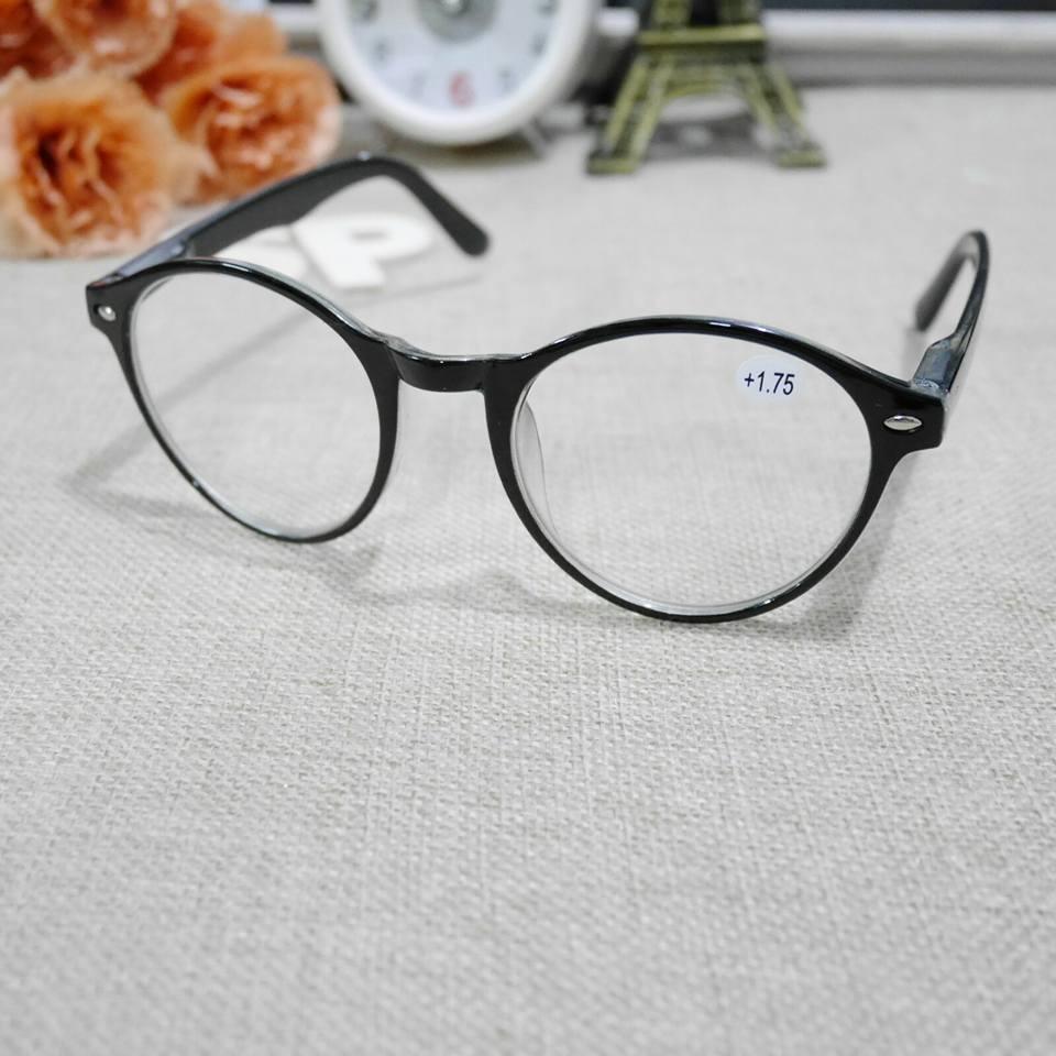 แว่นตาสายตายาว +50 แว่นตาอ่านหนังสือ ทรงหยดน้ำไฟเบอร์ใหม่ สีโปร่งใสทูโทน ขาสปริง. แว่นตาสายตายาว +50 แว่นตาอ่านหนังสือ ทรงหยดน้ำไฟเบอร์ใหม่ สีโปร่งใสทูโทน ขาสปริง.