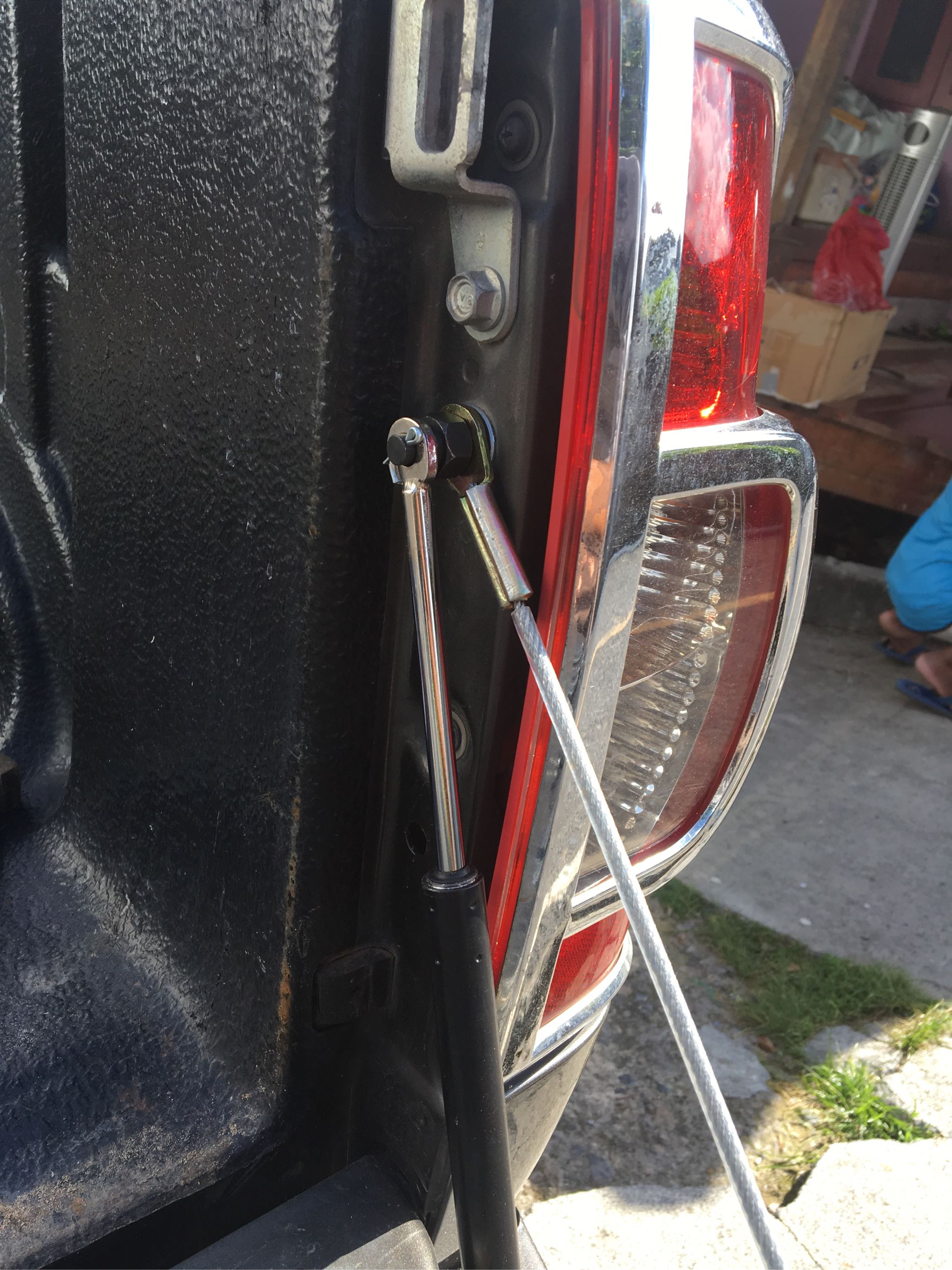 โช้คผ่อนแรงฝาท้าย ช่วยเปิดฝาท้ายแบบสโลว์ ISUZU D-MAX 4 0d5b51d91471350f428427ff3acd4e6b