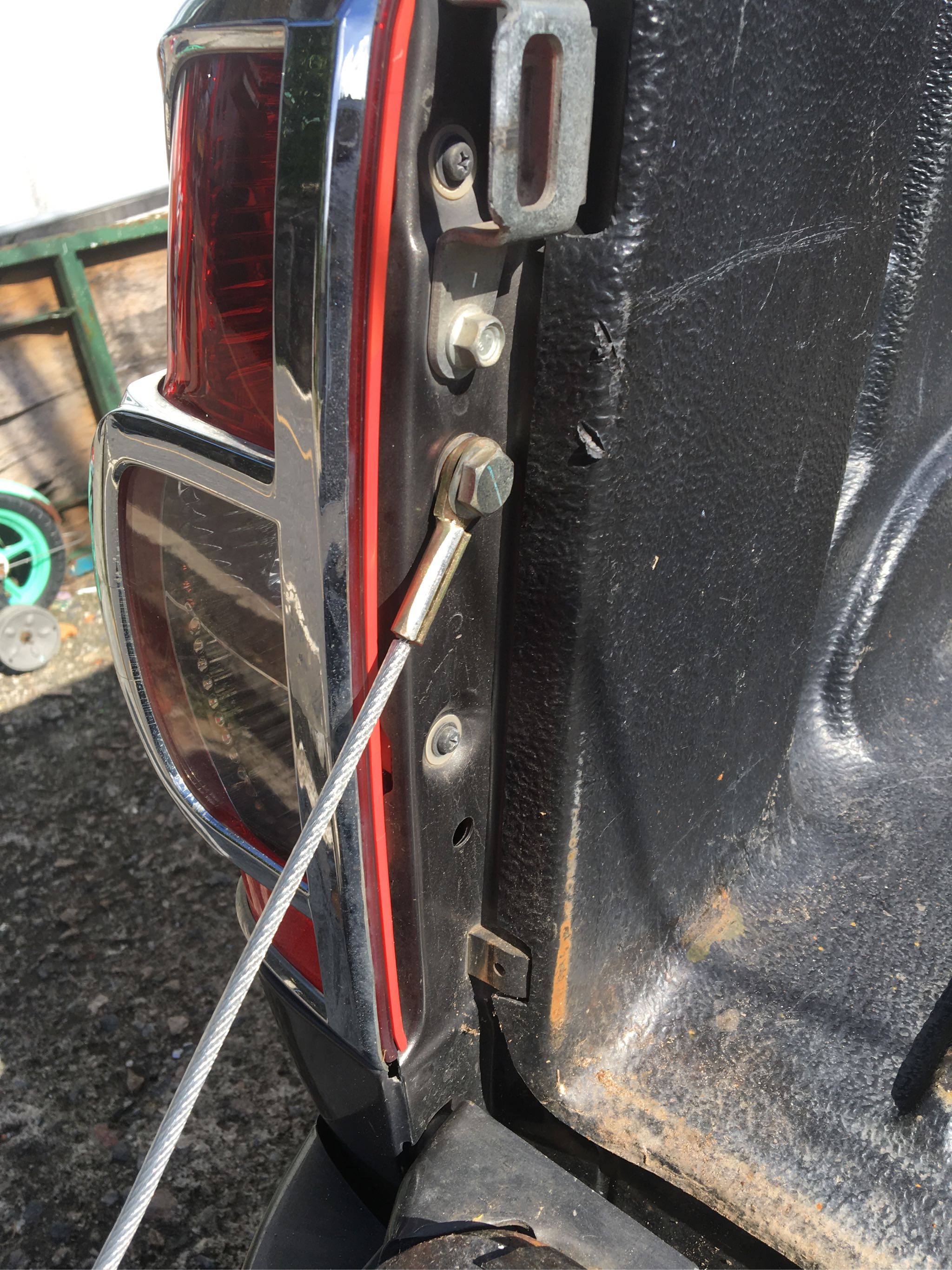โช้คผ่อนแรงฝาท้าย ช่วยเปิดฝาท้ายแบบสโลว์ ISUZU D-MAX 5 86918635f878add58c5537993c3b67c2