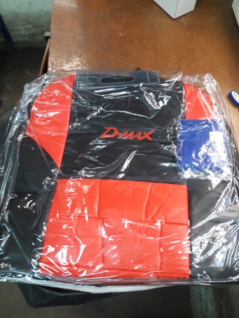 D-MAX ชุดหุ้มเบาะรถยนต์แบบ สวมทับ ตรงรุ่น ไม่ต้องดัดแปลงใดๆ (D-MAX 2002-2011 ) สีแดงดำ 4 c45019cdf9fdd62291d81b5634f5f920