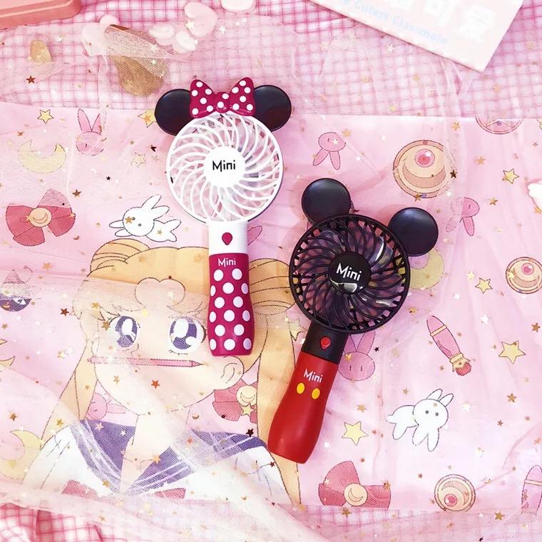 แบบพกพากลางแจ้งการ์ตูนน่ารักมิกกี้ USB พัดลมนักเรียนมินิมือถือพัดลมไฟฟ้าแบตเตอรี่ลิเธียมชาร์จ แบบพกพากลางแจ้งการ์ตูนน่ารักมิกกี้ USB พัดลมนักเรียนมินิมือถือพัดลมไฟฟ้าแบตเตอรี่ลิเธียมชาร์จ
