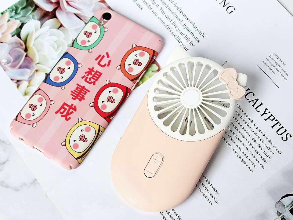 BY Fan พัดลมพกพา ชนิดแบน/บาง พกสะดวก มีแสงไฟ ชาร์จ USB / แบตสำรองได้ สะดวกใช้งานกว่า ดีไซด์บางไม่หนาเตอะ พกง่ายกว่ารุ่นเดิมๆ BY Fan พัดลมพกพา ชนิดแบน/บาง พกสะดวก มีแสงไฟ ชาร์จ USB / แบตสำรองได้ สะดวกใช้งานกว่า ดีไซด์บางไม่หนาเตอะ พกง่ายกว่ารุ่นเดิมๆ