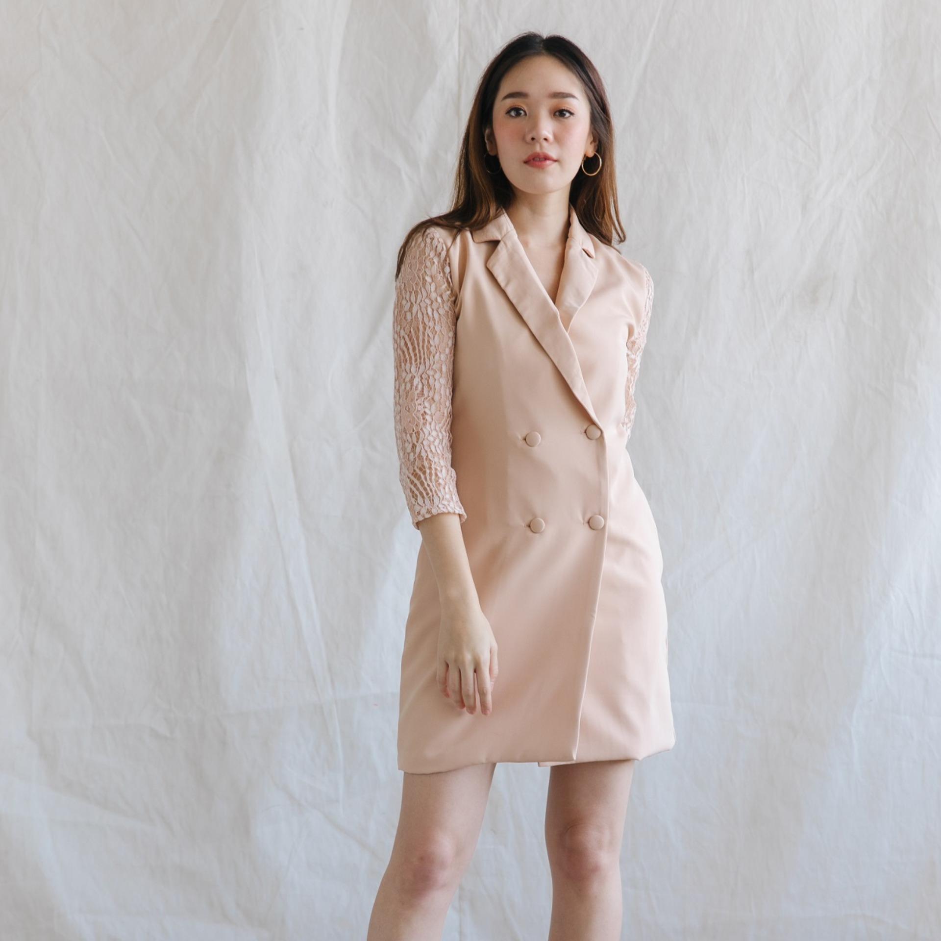 Lady dress (size m พรีออเดอร์รอสินค้า 2-3 อาทิตย์ค่า) Lady dress (size m พรีออเดอร์รอสินค้า 2-3 อาทิตย์ค่า)