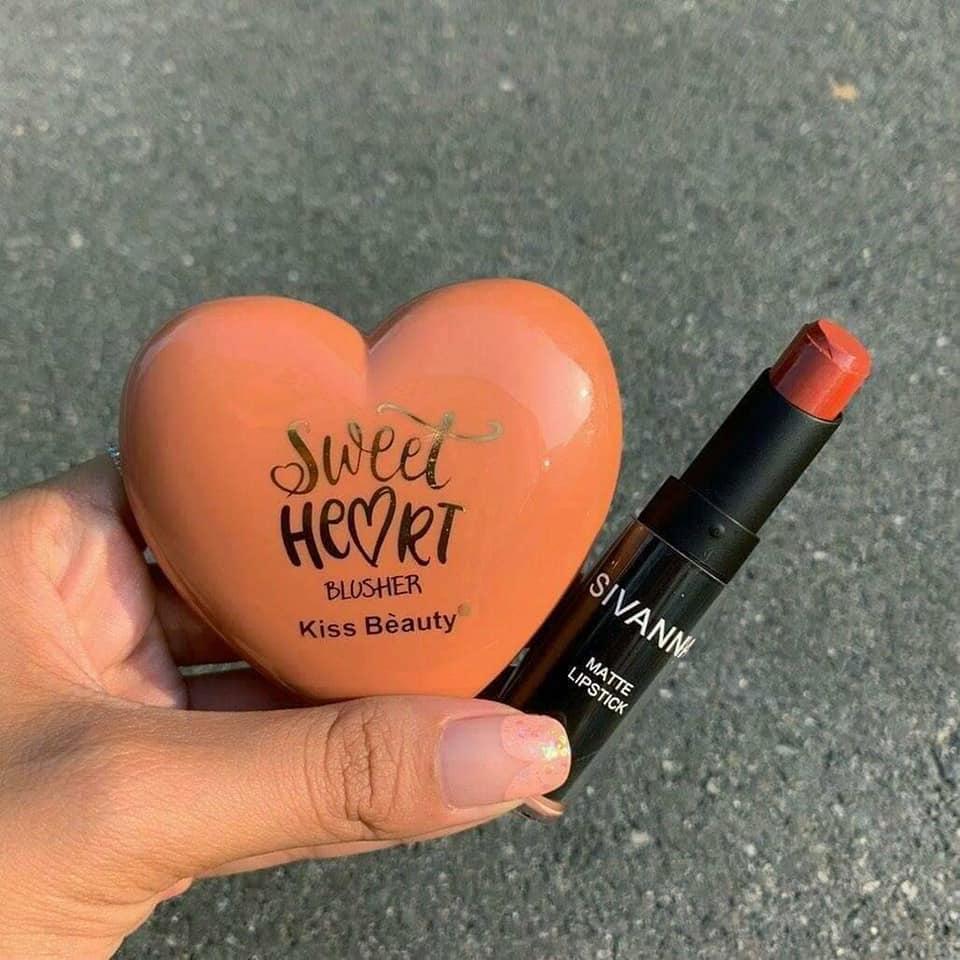 สาวงบน้อยจัดไปเลยเซ็ตนี้จบ คู่ละ 99บาท ทาตาก็ได้ปัดแก้มก็ได้ทาปากได้ครบสวยแบบใสๆ Set sweet heart +Hf308 เซทคู่สุดน่ารัก กับบลัชออนรูปหัวใจ โทนพีท สีสวยเนื้อฝุ่น ปัดง่าย มาจับคู่กับลิปสติกรุ่น 308 สีขายดี เนื้อแมท ติดทน ❤️❤️❤️สาวๆต้อง