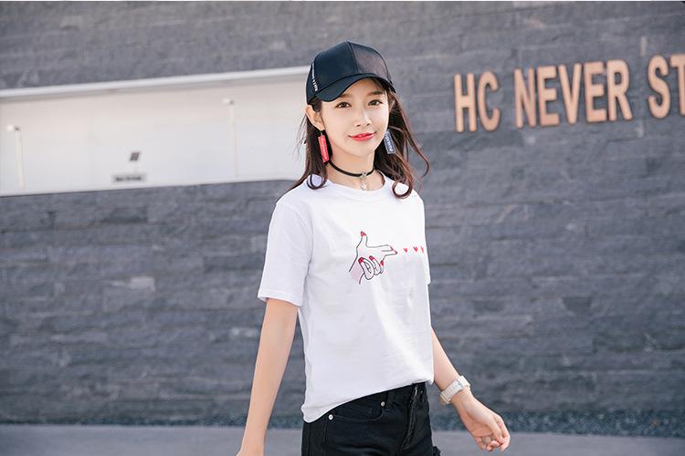 เสื้อยืดเกาหลี คอกลม สกรีนลาย หัวใจ