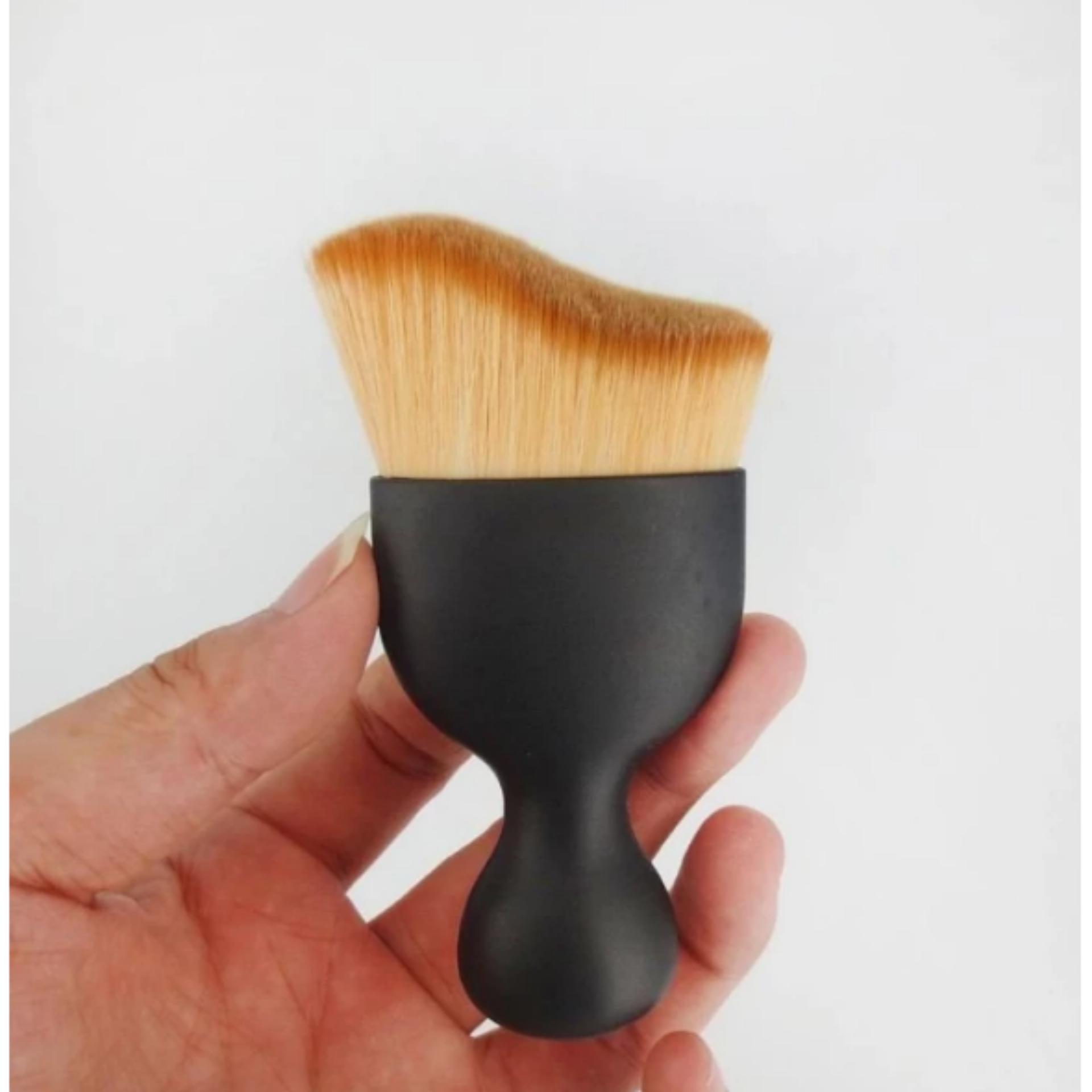 Anastasie แปรงเกลี่ยรองพื้น แปรงลงรองพื้น Curved Face Brush (1ชิ้น) #BBANTS001 Anastasie แปรงเกลี่ยรองพื้น แปรงลงรองพื้น Curved Face Brush (1ชิ้น) #BBANTS001