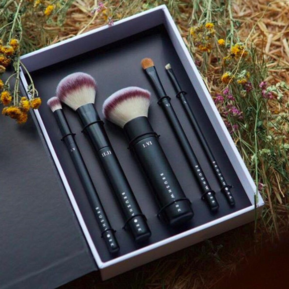 BRUSHWORK Fundamental Five เซ็ทแปรงแต่งหน้า สวยครบแต่งได้ทุกลุค แปรงรองพื้น แปรงแป้ง แปรงปัดแก้ม แปรงคอนซีลเลอร์ แปรงตา แปรงคิ้ว BRUSHWORK Fundamental Five เซ็ทแปรงแต่งหน้า สวยครบแต่งได้ทุกลุค แปรงรองพื้น แปรงแป้ง แปรงปัดแก้ม แปรงคอนซีลเลอร์ แปรงตา แปรงคิ้ว