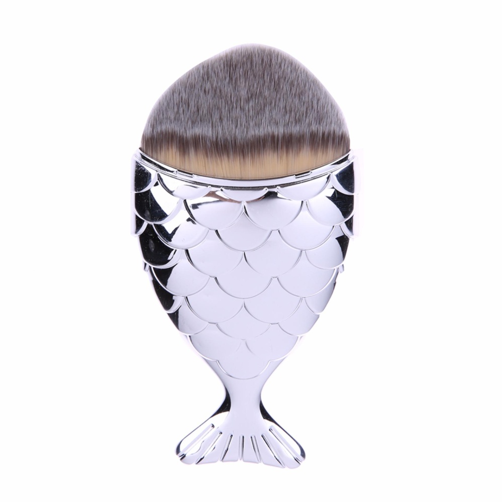 MERMAID BRUSH - SILVER - แปรงแต่งหน้าด้ามจับเป็นรูปทรงปลา สไตล์เมอร์เมด สำหรับปัดแก้ม คอนทัวร์หน้า ไฮไลท์เฉดดิ้ง หรือลงรองพื้น สีเงิน MERMAID BRUSH - SILVER - แปรงแต่งหน้าด้ามจับเป็นรูปทรงปลา สไตล์เมอร์เมด สำหรับปัดแก้ม คอนทัวร์หน้า ไฮไลท์เฉดดิ้ง หรือลงรองพื้น สีเงิน