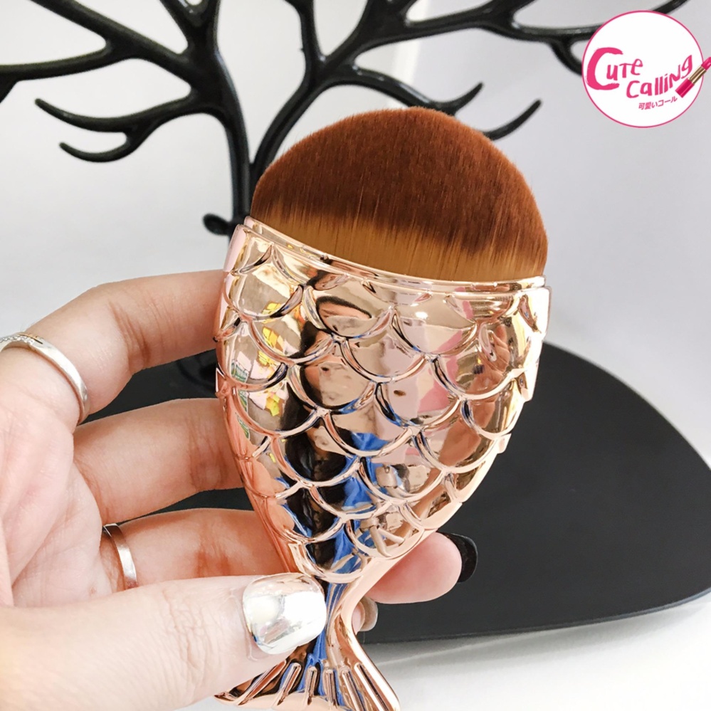 แปรงแต่งหน้า แปรงปลา แต่งหน้าง่าย ขนนุ่มมาก MERMAID BRUSH (มี video สินค้าจริง) แปรงแต่งหน้า แปรงปลา แต่งหน้าง่าย ขนนุ่มมาก MERMAID BRUSH (มี video สินค้าจริง)