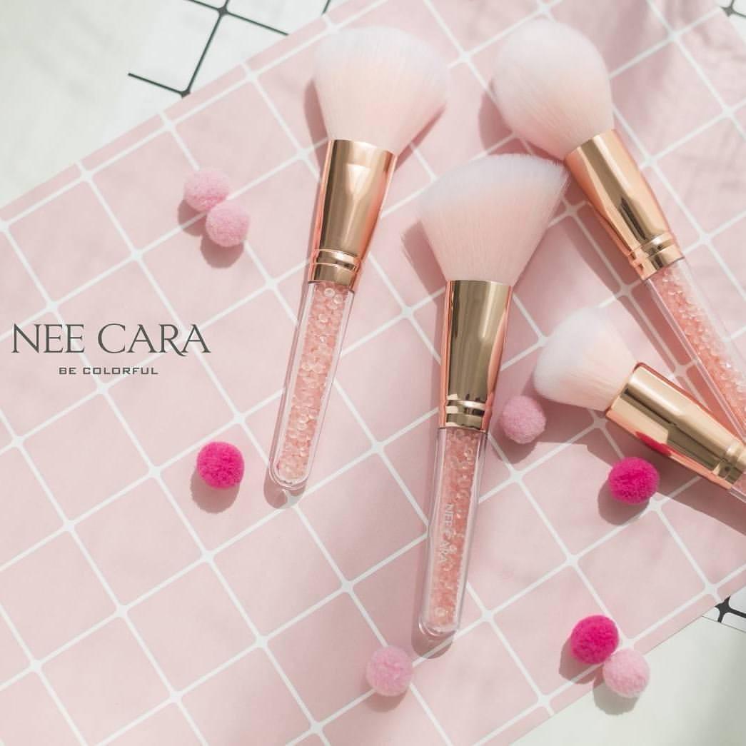 Nee Cara เซ็ทแปรงแต่งหน้า ด้ามคริสตัล ชมพูพาสเทล 4 แท่ง Nee Cara เซ็ทแปรงแต่งหน้า ด้ามคริสตัล ชมพูพาสเทล 4 แท่ง