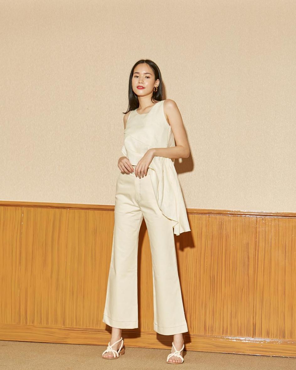 Hounddown Hounddown jeans in cream กางเกงยีนส์สีครีมด้ายดำ