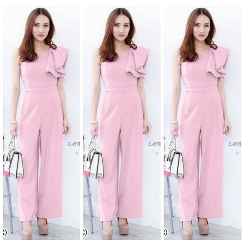 Jumpsuit จั้มสูทขายาว ไหล่เบียงข้าง แต่งระบายจีบ Jumpsuit จั้มสูทขายาว ไหล่เบียงข้าง แต่งระบายจีบ