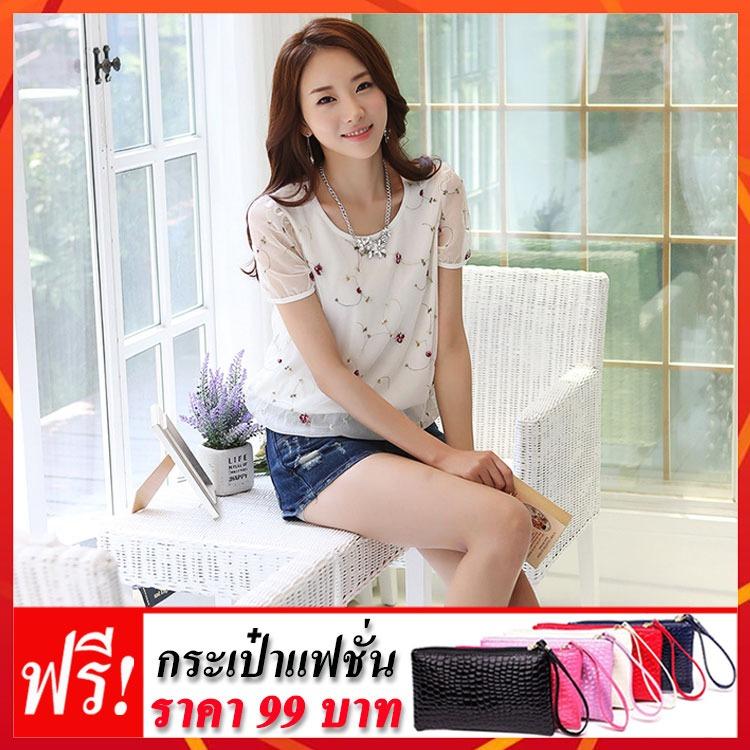 เสื้อเกาหลี(สีขาว) เอวจั๊ม ผ้าชีฟองปักลายดอกไม้ เข้าชุดกับกางเกงขาสั้น ผ้าบางเบาโปร่งใส่สบายๆ ชิลๆ ใส่ได้ทุกโอกาส (มีตารางไซส์ในรายละเอียดสินค้า) แถมฟรี!! กระเป๋าแฟชั่น (มูลค่า 99 บาท) ซื้อเยอะก็แถมเยอะตามจำนวนที่ซื้อเลยคัฟฟ เสื้อ(2)-สีขาว