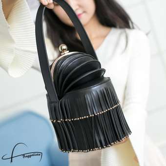 AXIXI กระเป๋าแฟชั่น รุ่น Tassel And Fold AXIXI กระเป๋าแฟชั่น รุ่น Tassel And Fold
