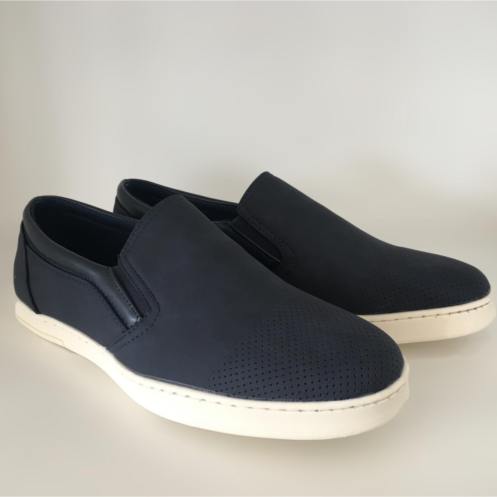 ESTHER รองเท้าแฟชั่นผู้ชาย รุ่น CM5607 - NAVY (สีน้ำเงิน)