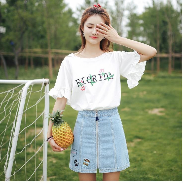 Korea เสื้อยืดแฟชั่น ผู้หญิง คอกลม แขนสั้น แต่งระบายปลายแขน สกรีนตัวหนังสือด้านหน้า (สีขาว)รุ่น 316 Korea เสื้อยืดแฟชั่น ผู้หญิง คอกลม แขนสั้น แต่งระบายปลายแขน สกรีนตัวหนังสือด้านหน้า (สีขาว)รุ่น 316