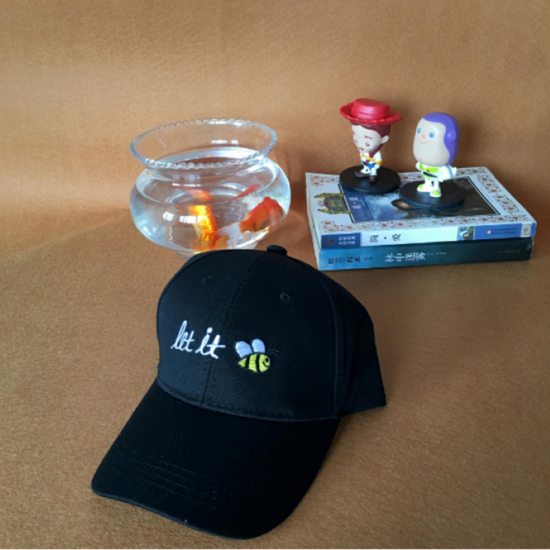 หมวกแก๊ปปีกโค้ง Let it Bee (ขาว)