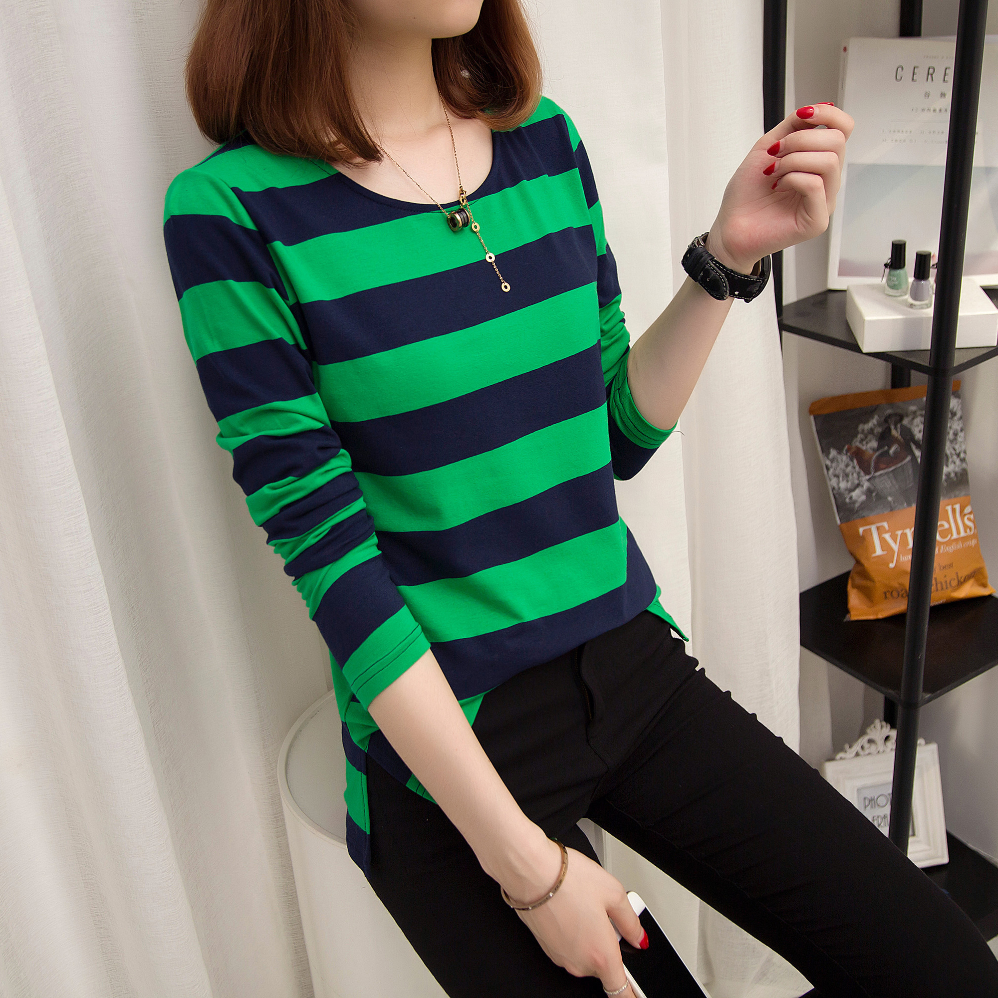 เสื้อยืดผู้หญิงคอกลมแขนยาวลายขวางสไตล์เกาหลี ผ้าฝ้าย (สีแดง) (สีแดง)