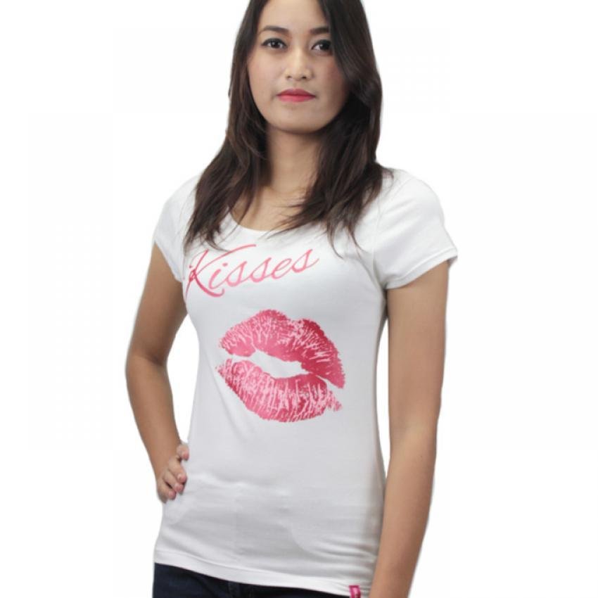 RIKA เสื้อยืดแขนสั้นลาย KISS / สีขาว + แดง RIKA เสื้อยืดแขนสั้นลาย KISS / สีขาว + แดง
