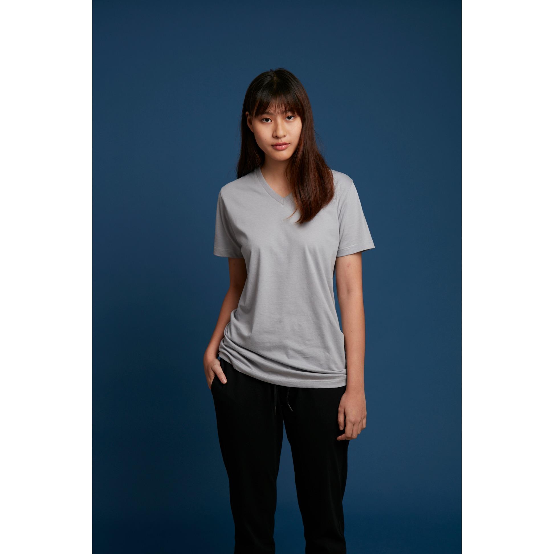 เสื้อยืดสีพื้น คอวี Superbirds - เทาอ่อน เสื้อยืดสีพื้น คอวี Superbirds - เทาอ่อน