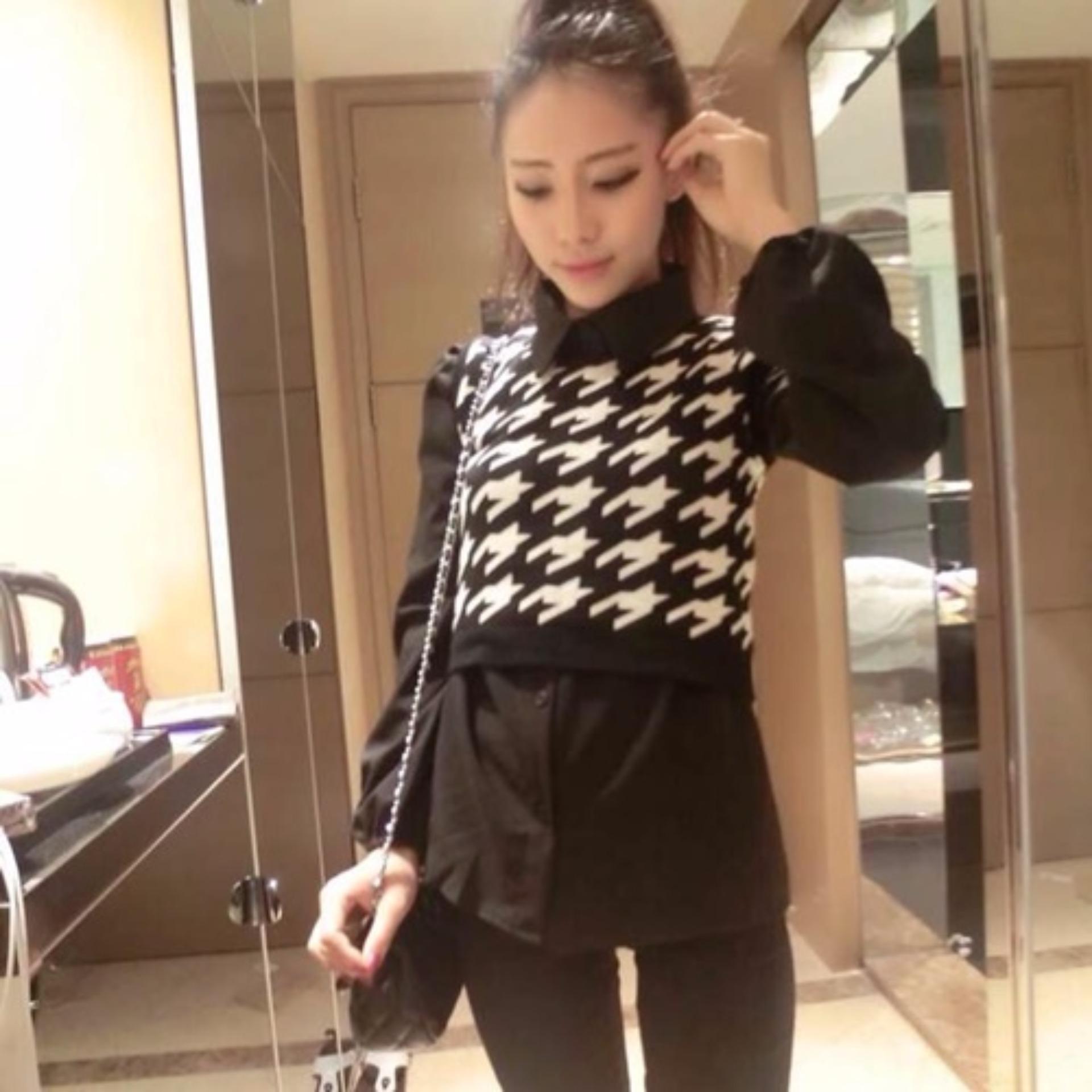 Tucky&Jiang เสื้อแฟชั่น ปกเชิ๊ต แขนยาว สีพื้นสีดำ +เสื้อกั๊กลาย houndstooth ผ้าไหมพรม สีดำ 3968 Tucky&Jiang เสื้อแฟชั่น ปกเชิ๊ต แขนยาว สีพื้นสีดำ +เสื้อกั๊กลาย houndstooth ผ้าไหมพรม สีดำ 3968