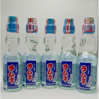 รามูเน่ น้ำผลไม้อัดลม "ไซโต้" รสฟุรุซาโต้ x 5 ขวด