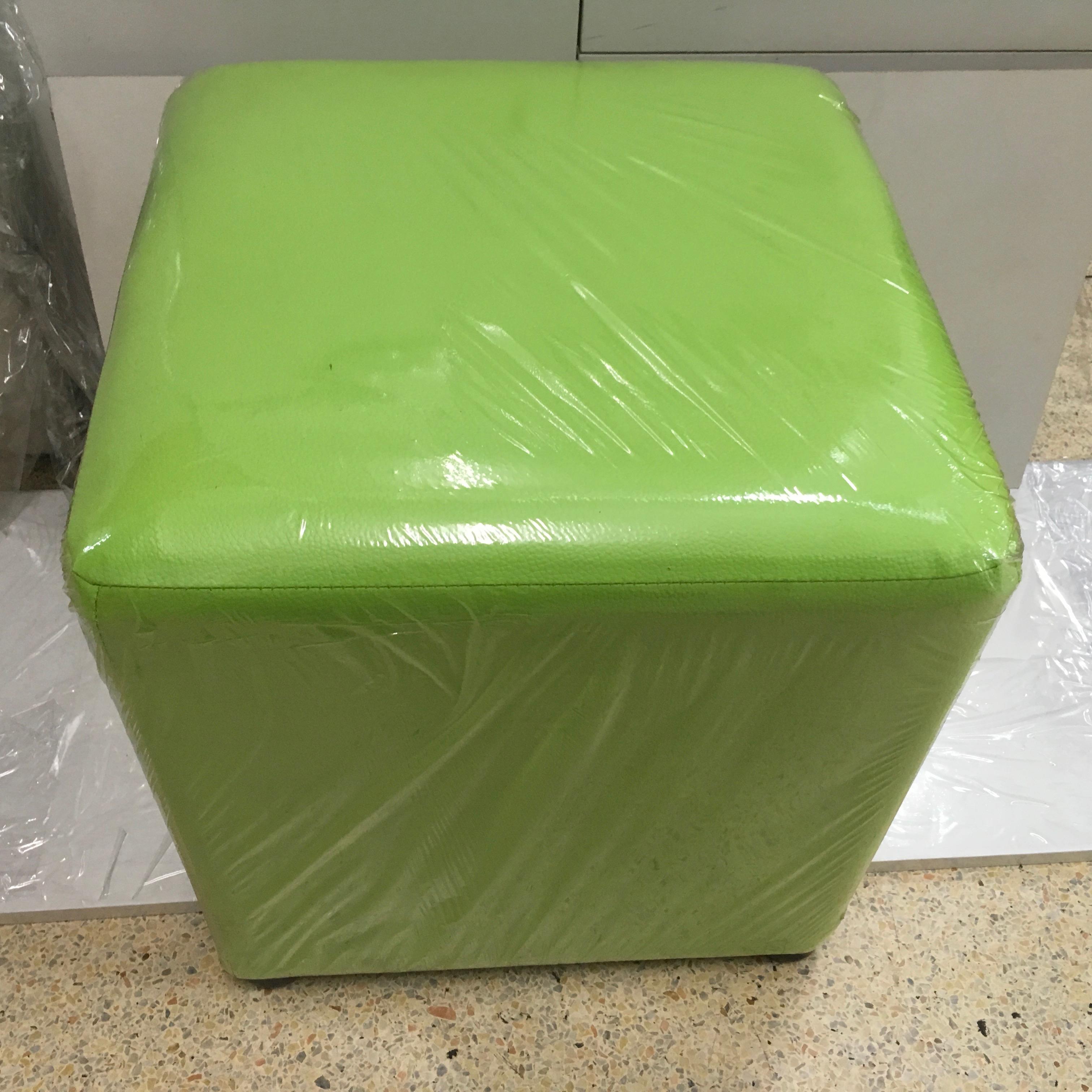 wipapha เก้าอี้สตูล ทรงลูกเต๋า รุ่น WP-PH1 ผ้าหนังเทียม ขนาด 40x40 cm wipapha เก้าอี้สตูล ทรงลูกเต๋า รุ่น WP-PH1 ผ้าหนังเทียม ขนาด 40x40 cm