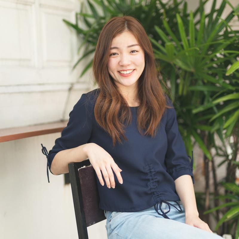 Ivory No.5 เสื้อคอกลม แขนสามส่วน แต่งรูดที่ปลายแขน และ ชายเสื้อ รุ่น Urban Tie Top