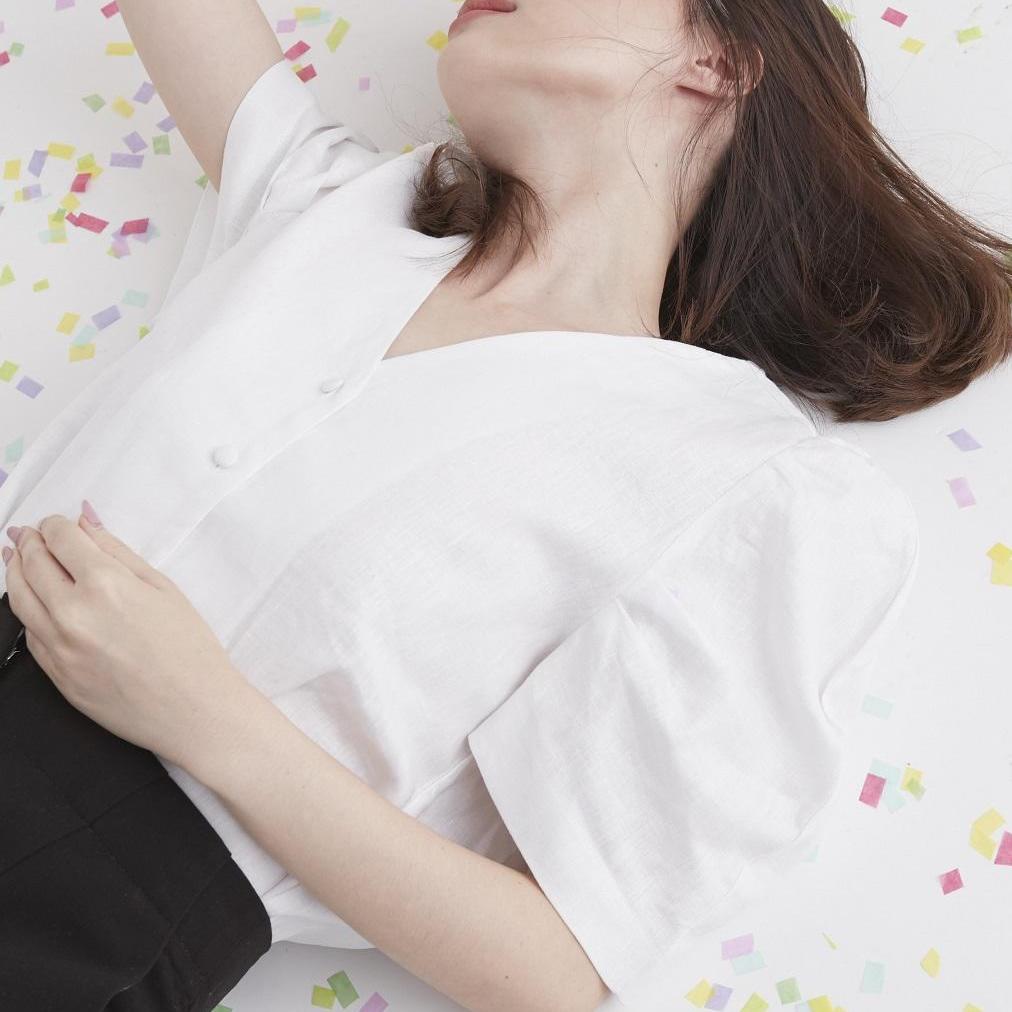 Endless Holiday - Happiness top white XS (ship before 3 Jan) Endless Holiday - Happiness top white XS (ship before 3 Jan)