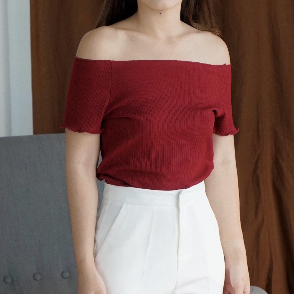 Wclothes Fluffy Off Shoulder เสื้อปาดไหล่ กุ๊นชายแต่งระบาย ผ้ายืด ใส่สบาย ทรงสวย Wclothes Fluffy Off Shoulder เสื้อปาดไหล่ กุ๊นชายแต่งระบาย ผ้ายืด ใส่สบาย ทรงสวย