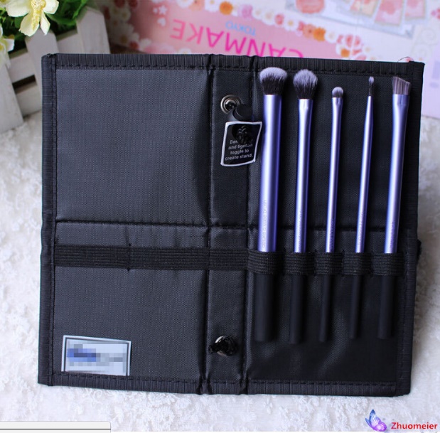 Starter set 5 pcs Make-Up Brushes Set Cosmetics Tools ชุดแปรงแต่งหน้า เซ็ทแปรงแต่งหน้า(ม่วง) Starter set 5 pcs Make-Up Brushes Set Cosmetics Tools ชุดแปรงแต่งหน้า เซ็ทแปรงแต่งหน้า(ม่วง)