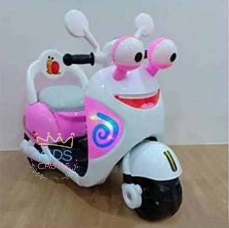 Kids castle รถแบตเตอรี่เด็กนั่งมีเสียงเพลงมีไฟต่อMP3ได้ ลายน้องหอยทาก