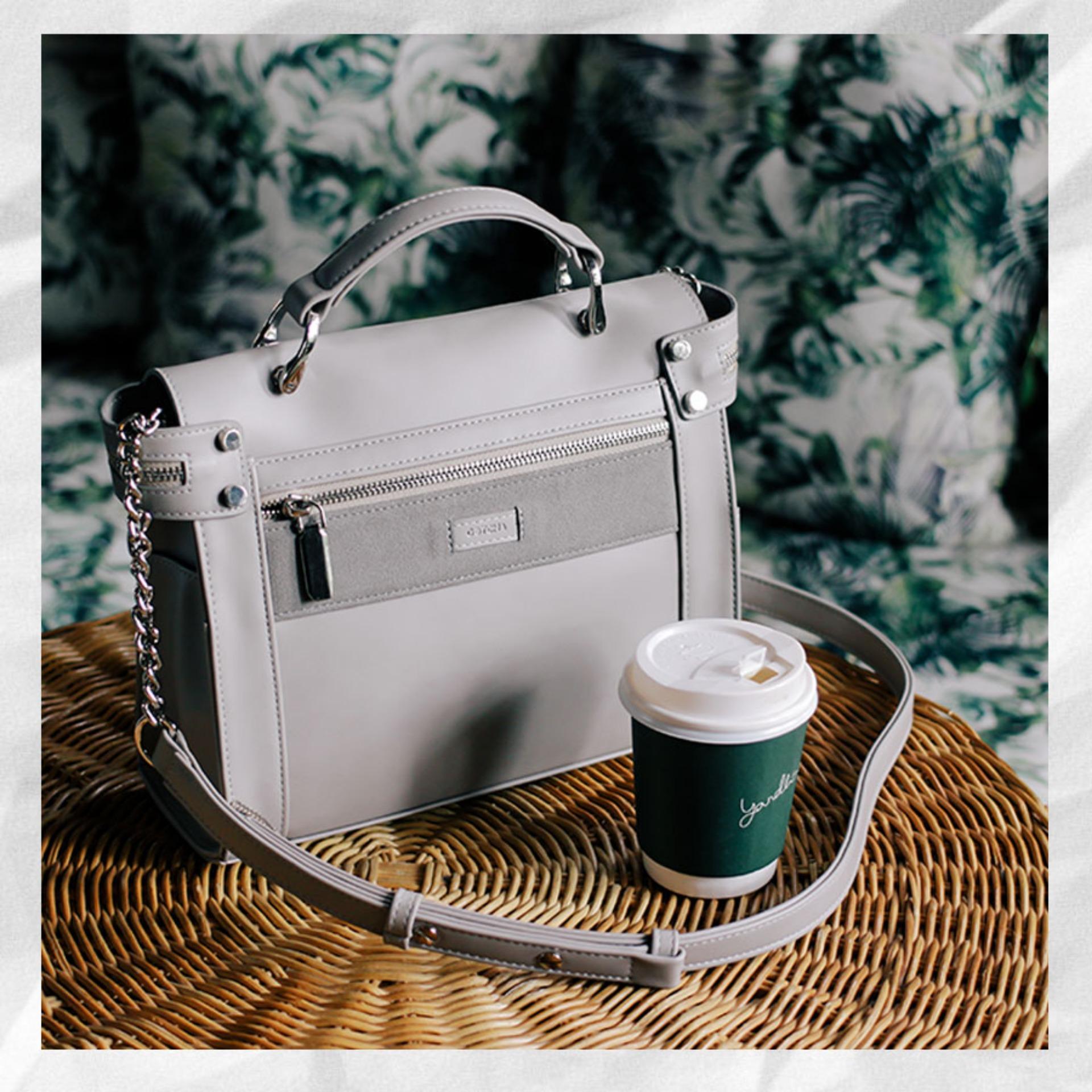 Gotcha Saya Handbag Light Grey (เทาอ่อน) กระเป๋าถือ กระเป๋าสะพาย