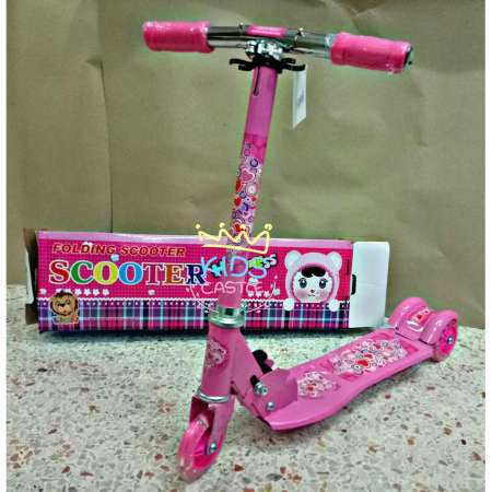 Kids castle สกู๊ตเตอร์ 3 ล้อ สำหรับเด็ก พับเก็บได้ ปรับความสูงได้ 3 ระดับมีไฟที่ล้อ Scooter 81B