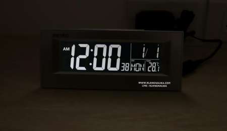 นาฬิกาปลุกและตั้งโต๊ะทำงาน SEIKO รุ่น QHL081S