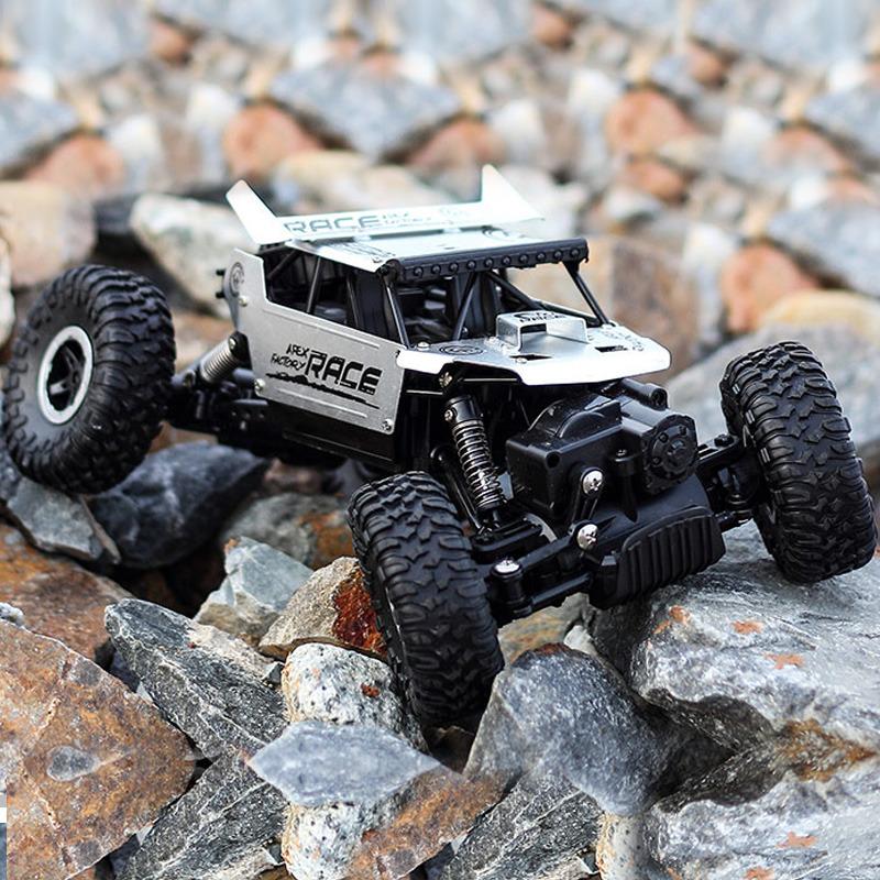 รถบังคับ รถไต่หิน ผิวโลหะเงางาม ขนาด 1:18 2.4G Rock Crawlers RC Car Climber (สีเงิน)