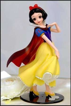 โมเดล Disney Characters Crystalux สินค้าบรรจุในกล่องทุกชิ้น ลาย snow White 1 ชิ้น