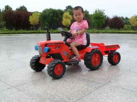 Np Toys รถแบตเตอรี่เด็ก รถเด็กนั่ง ทรงรถแทรกเตอร์ (มีกระบะพ่วงท้าย) No.777