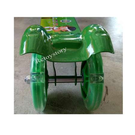 Rctoystory สกู๊ตเตอร์ แบบ 3 ล้อ เล็ก ลายการ์ตูน ล้อไฟ มีโช๊ค (สีเขียว)