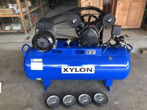 ปั๊มลมสายพานลูกสูบ 3 แรงม้า ถัง 100 ลิตร 220V Air Compressor ยี่ห้อ XYLON รุ่น XY-3HP/100L ปั๊มลมสายพานลูกสูบ 3 แรงม้า ถัง 100 ลิตร 220V Air Compressor ยี่ห้อ XYLON รุ่น XY-3HP/100L