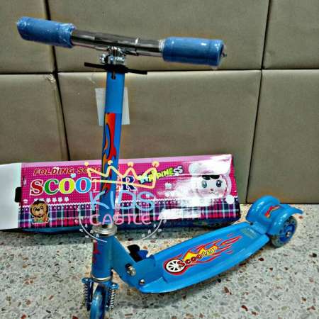 Kids castle สกู๊ตเตอร์ 3 ล้อ สำหรับเด็ก พับเก็บได้ ปรับความสูงได้ 3 ระดับมีไฟที่ล้อ Scooter 91J