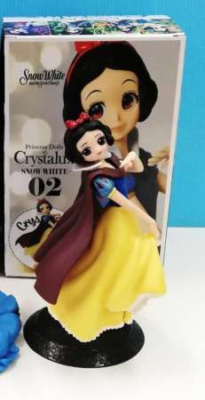 โมเดล Disney Characters Crystalux สินค้าบรรจุในกล่องทุกชิ้น ลาย snow White 1ชิ้น