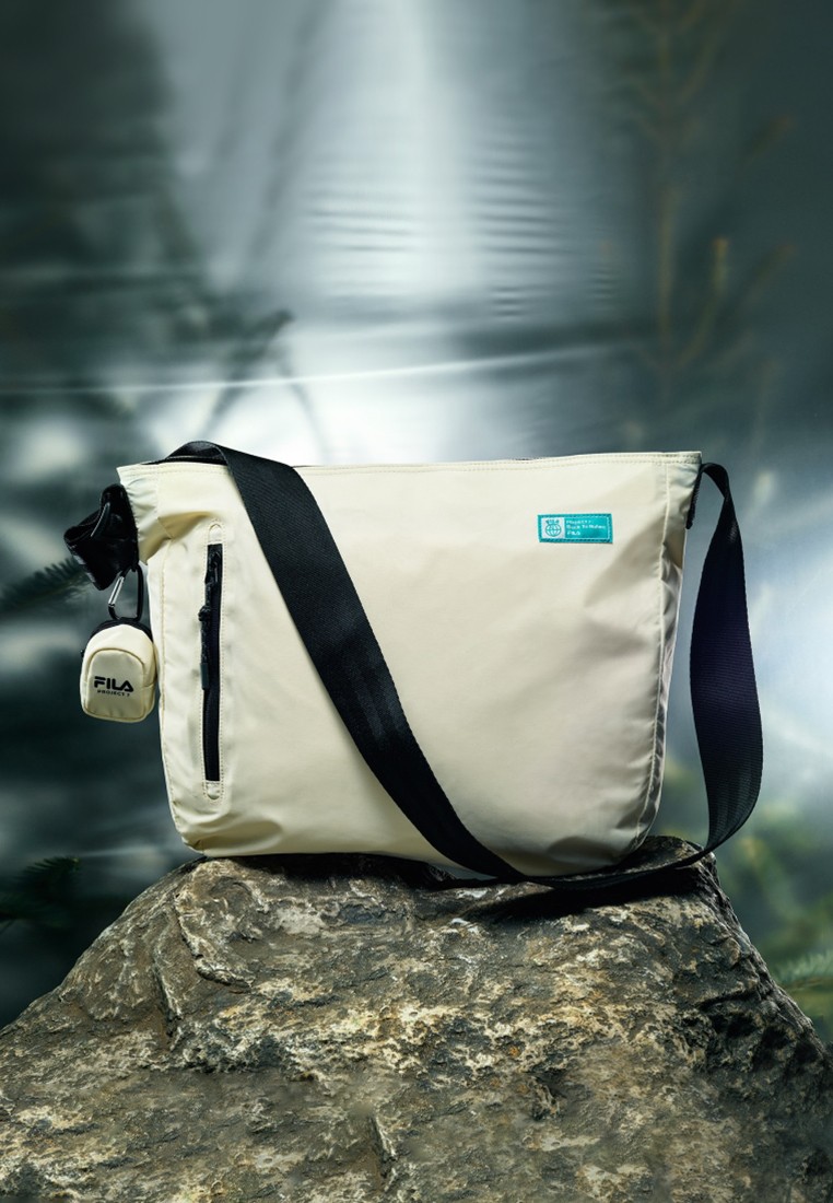 FILA Messenger (Project 7 – Back to Nature Collection) กระเป๋าสะพายข้างผู้ใหญ่