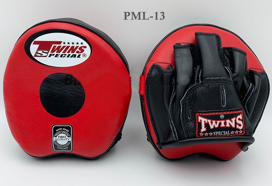Twins Special mini Focus mitts punching PML-13 Red Black Genuine Leather for Trainer Muay Thai MMA K1 เป้ามือทวินส์ สเปเชี่ยล ทรงโค้งเล็ก สีแดง ดำ สำหรับเทรนเนอร์ ฝึกซ้อม