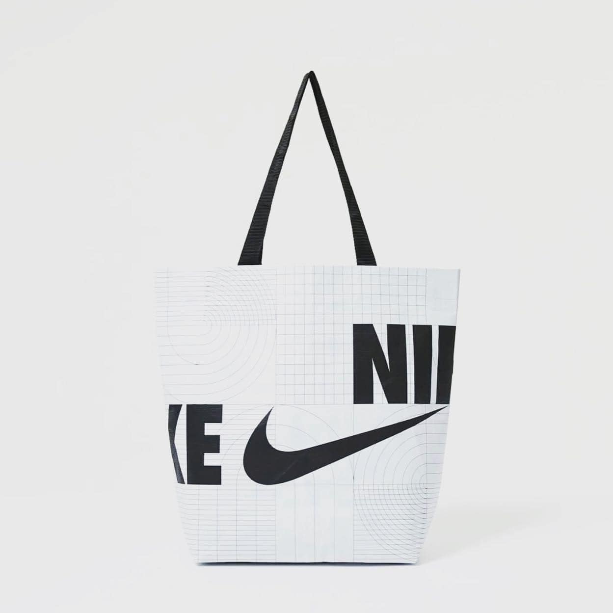 กระเป๋าถือ Nike รุ่นยอดฮิตมี 3 ขนาด ราคาดีที่สุด! ร้านไทยจัดส่งเร็ว Preorder