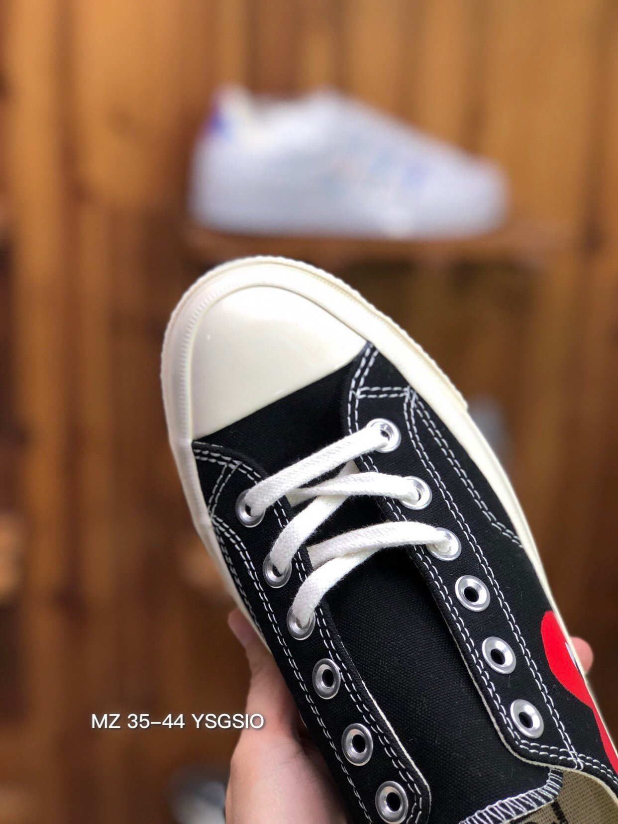 วรรคเดียวกันในร้าน Converse All Star X CDG PLAY LowTop Unisex แฟชั่น