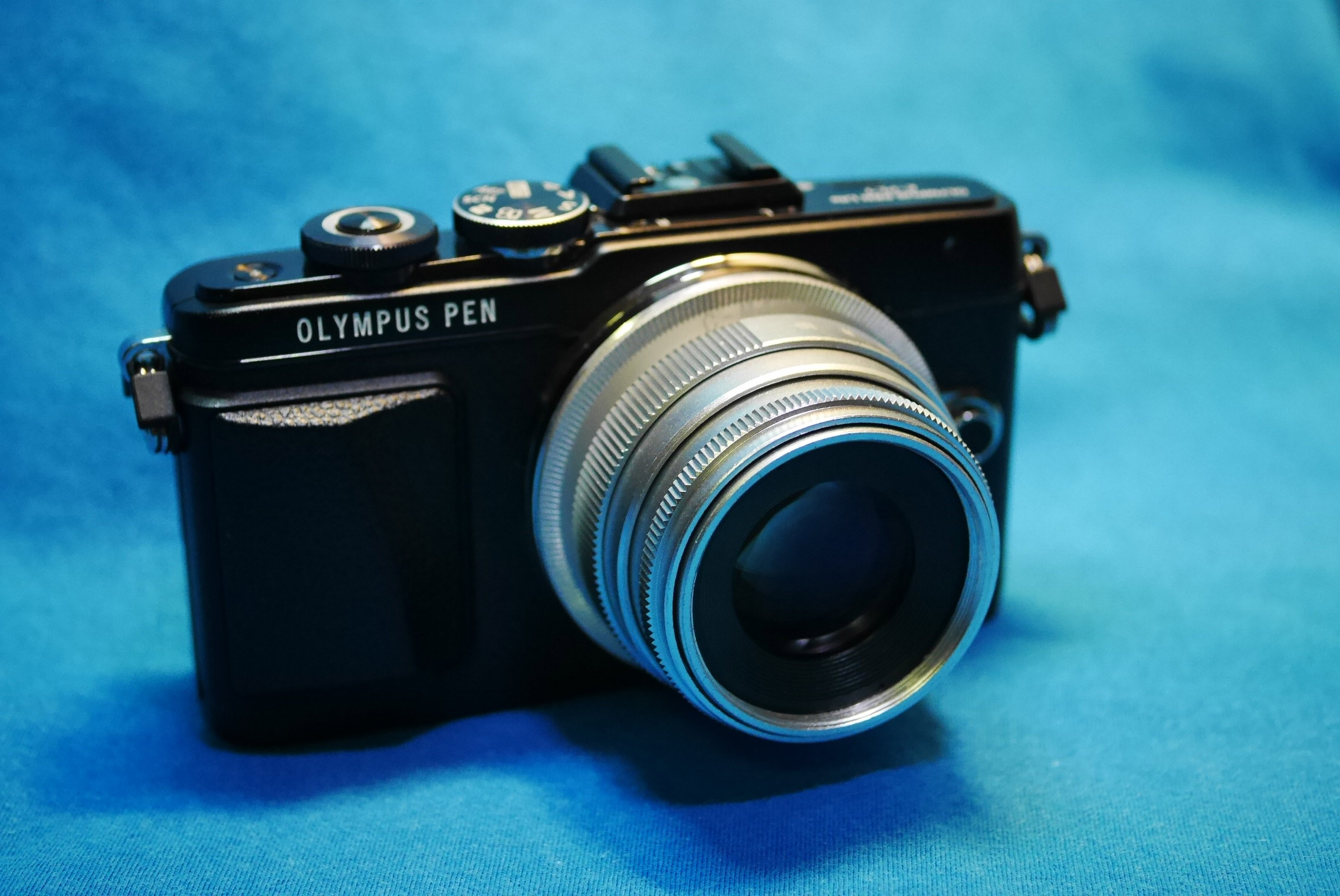 Olympus Pen EPL7 WiFi Mirrorless Digital Camera Black with Silver